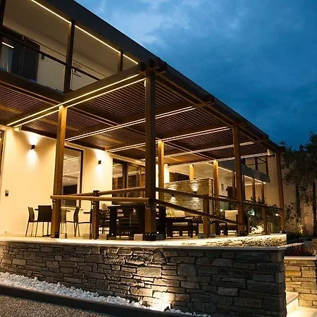 艾伊亚码头套房酒店