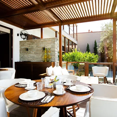 艾伊亚码头套房酒店