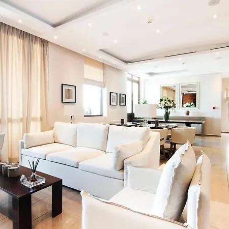 艾伊亚码头套房酒店 公寓 *